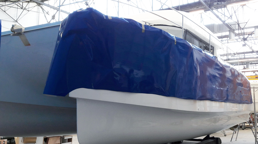 fountaine pajot MY 37 wrapping bleu roi