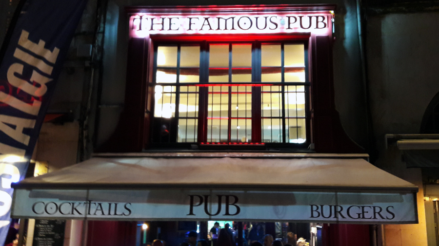 Famous Pub au vieux port à La Rochelle