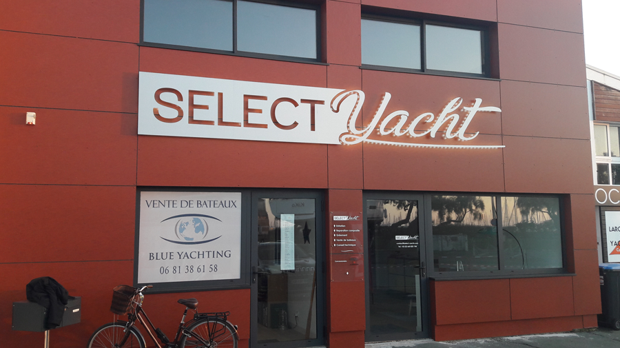 Select Yacht