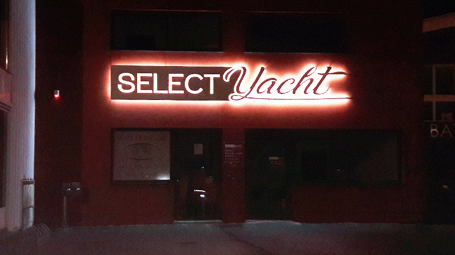 Select Yacht