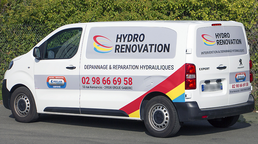 voiture d'Hydro Renovation à Aytré