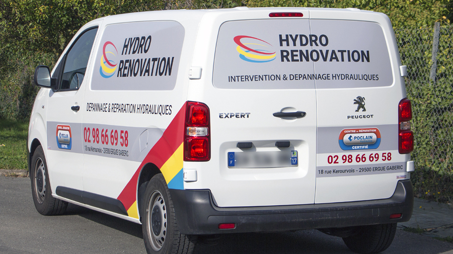 voiture d'Hydro Renovation à Aytré